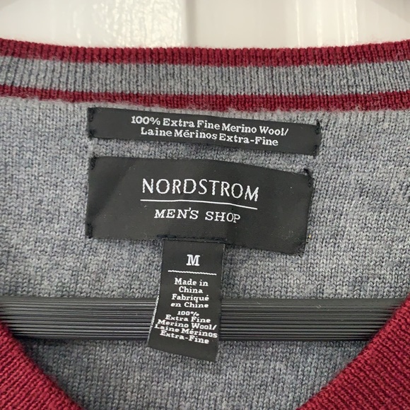 Like New Men’s V Neck Sweater - Picture 3 of 5